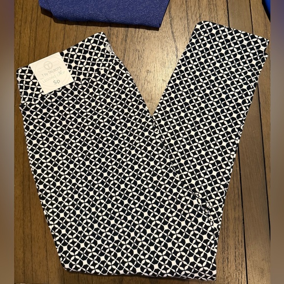 T by Talbots Black and White Patterned Leggings size Small - Picture 1 of 5